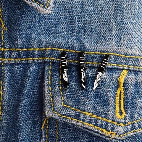 Punk Dolch Emaille Pin Set Legierung Schwarz Weiß Rose Liebhaber Muster Gothic Dolch Brosche Für Rucksack Kleidung Unisex Schmuck