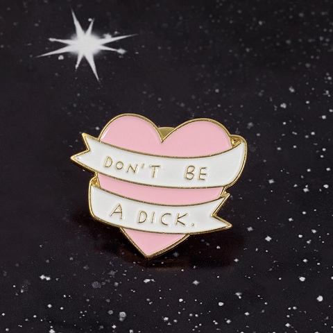 Trendige Cartoon Emaille Herz Brosche Anstecknadel Legierung Pink Herz Abzeichen Mit Dont Be A Dick Schriftzug Zubehör