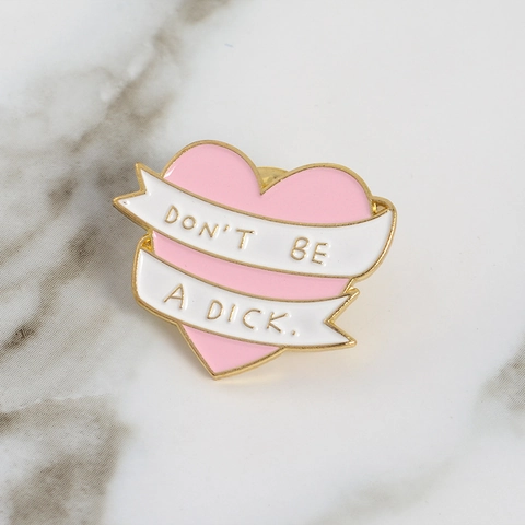 Trendige Cartoon Emaille Herz Brosche Anstecknadel Legierung Pink Herz Abzeichen Mit Dont Be A Dick Schriftzug Zubehör