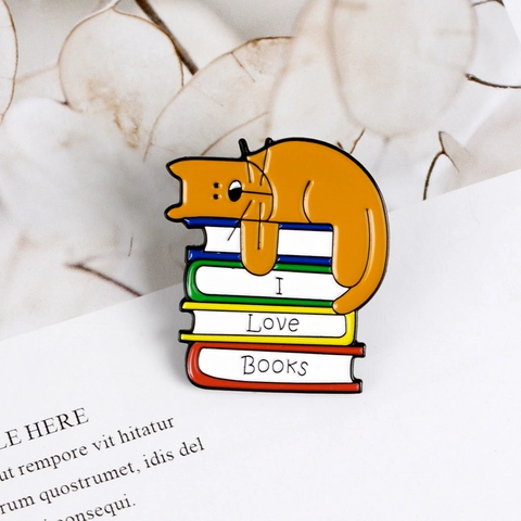 Spilla da Balia in Smalto Gatto Che Dorme sui Libri I Love Books Distintivo in Lega per Amanti dei Libri Accessori per Abbigliamento Quotidiano