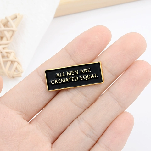 All Men Are Cremated Equal Emaille Pin Grappige Quote Rechthoekige Legering Broche Zwart Goud Tekst Badge Voor Kleding Tassen