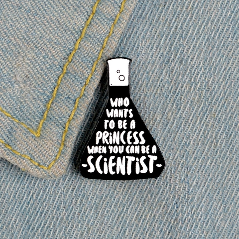 Broche Créative en Émail Bécher de Scientifique WHO WANTS TO BE A PRINCESS WHEN YOU CAN BE A SCIENTIST Badge en Alliage