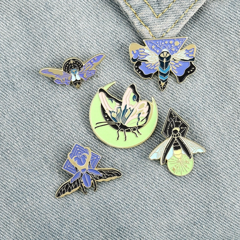 Spilla In Smalto Insetto Luminoso Glow In Dark Farfalla Falena Lucciola Coleottero Distintivo Luna Stella Gioielli