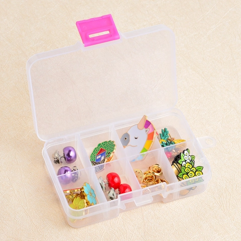 Scatola Porta Gioielli in Plastica Trasparente Organizzatore per Spille Smaltate a Più Griglie con Fibbia Rosa