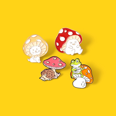 Schattige Cartoon Paddenstoel Dier Emaille Spelden Legering Kat Kikker Egel Badge Sieraden Broches Voor Kleding Tassen