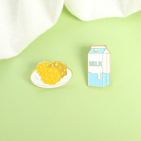 Cartoon Melkpak En Koekjesbord Emaille Pin Set Schattige Voedselstijl Legering Lak Badge Sieraden Voor Vrouwen Mannen Rugzak