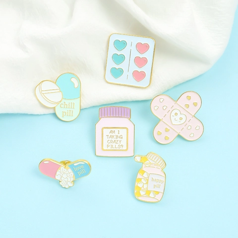 Süße Cartoon Pillenkapsel Emaille Pin Set Legierung Heftpflaster Herz Medizin Thema Brosche Abzeichen Für Damen Kinder Kleidung
