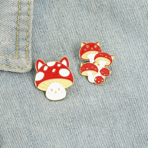Lindo Broche de Esmalte de Seta Gato de Dibujos Animados Broche de Seta Roja Creativa Insignia de Aleación para Bolsos Ropa Mujer