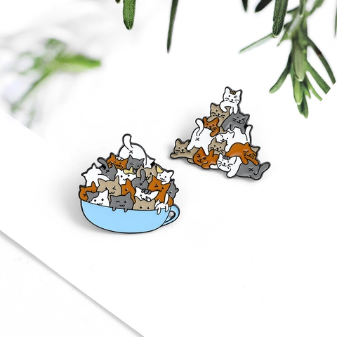 Creative Cartoon Stacking Cats Enamel Brooch Pin Cute Animal Alloy Badges For Backpack Clothing Decor For Women Kids Gift