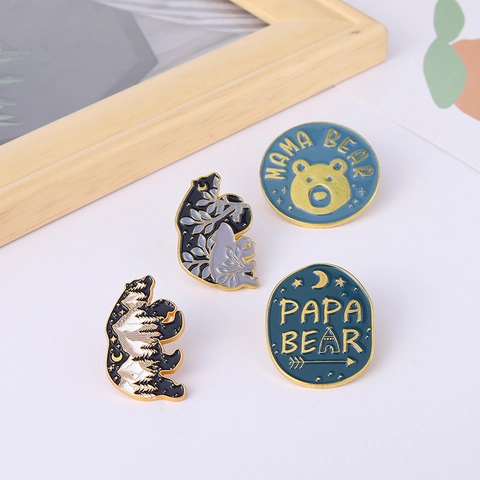Kreative Wald Bär Emaille Brosche Pin Legierung Metall Abzeichen Mit Berg Papa Mama Bär Design Für Kleidung Tasche Zubehör