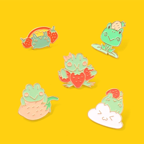Kawaii Cartoon Frosch Erdbeere Emaille Pin Süße Japanischen Stil Legierung Tier Brosche Metall Abzeichen Für Damen Kinder Kleidung