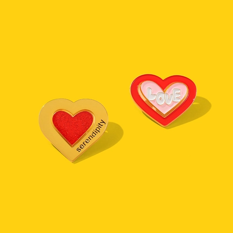 Enamel Heart Brooch Pin Love Serendipity Letter Alloy Glitter Lapel Badge For Clothes Bag Decoration Fashion Jewelry Gift