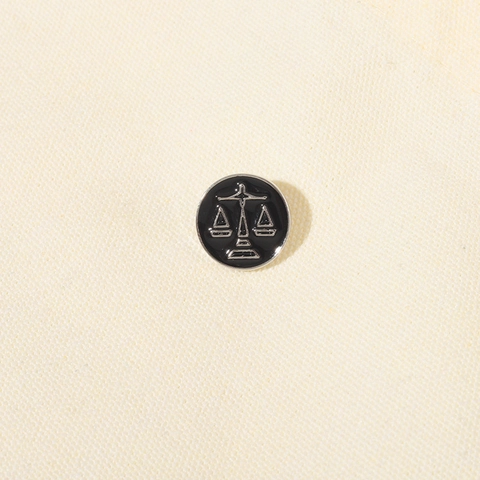Minimalistische Runde Emaille Waage Sternzeichen Anstecknadel Legierung Schwarz Silber Justitia Abzeichen Unisex Mode Brosche Für Anzug