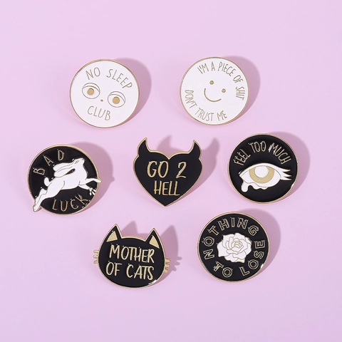 Spilla in Lega Creativa Smaltata Personalizzata Gatto Coniglio Cuore Geometrico Smalto Spille per Borse Abbigliamento Decorazione Distintivo