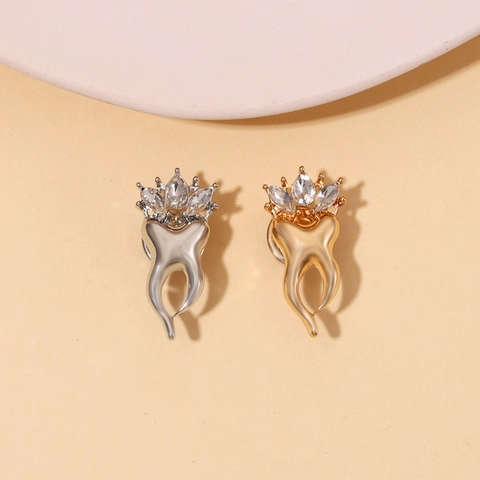 Creative Alloy Tooth Crown Brooch Pin Rhinestone Inlaid Medical Dentist Gift For Women Men Clothes Scarf Bag Accessory