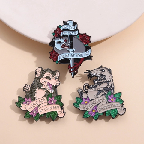 Set di Spille Smaltate Opossum Divertenti Spilla in Lega Animal Meme Badge per Zaino Abbigliamento Unisex Gioielli