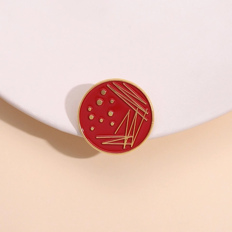 Pin de Esmalte de Ciencia Creativa Placa de Petri Microbiología Cultivo Bacteriano Broche Redondo Rojo Oro Insignia de Aleación