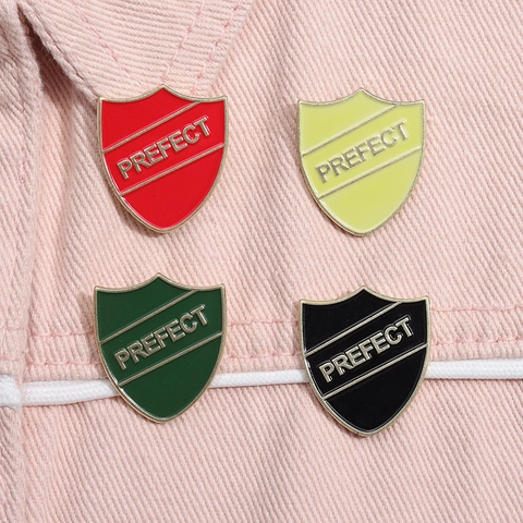 Creative Shield Shape Prefect Letter Brooch Badge Pin Enamel Alloy Decorative Medal For School Uniform Clothing Accessories