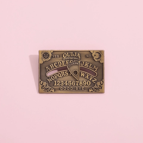Spilla in Lega Vintage Tavola Ouija Con Puntatore Rotante Lettera Oracolo Misterioso Spilla Smaltata Halloween Regalo Gioielli