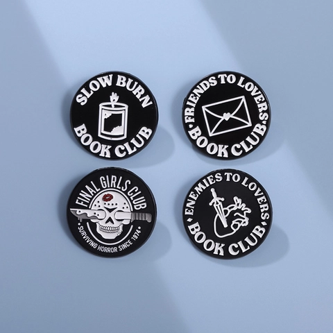 Punk Schwarz Rund Emaille Pin Legierung Brosche Personalisiert Book Club Buchstaben Muster Abzeichen Für Damen Herren