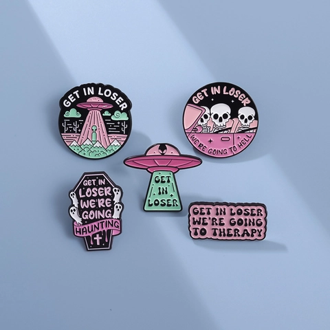 Pin de Esmalte Punk OVNI Alienígena Esqueleto Fantasma Ataúd Aleación de Zinc Insignia de Humor Negro para Ropa Mochila Halloween Joyería Regalo