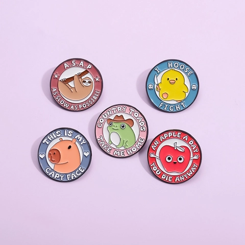 Cartoon Tier Emaille Brosche Pin Faultier Capybara Frosch Apfel Rund Legierung Abzeichen Für Rucksack Kleidung Deko Geschenk