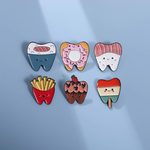 Cartoon Zähne Essen Emaille Broschen Legierung Kreative Sushi Donut Cupcake Pommes Pins Deko Schmuck Für Rucksack Kleidung