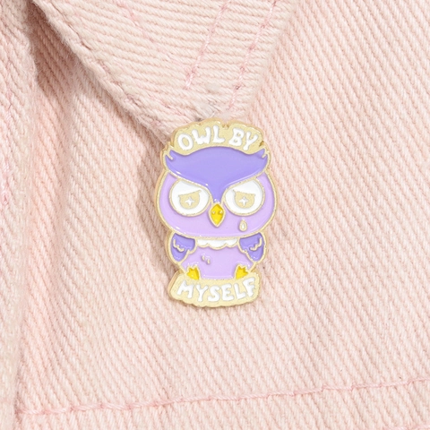 Épingle en Émail Hibou Qui Pleure Violet Oiseau Animal Broche Avec Texte Owl By Myself Dessin Animé Mode Broche en Alliage de Zinc Cadeau Pour Femmes Hommes