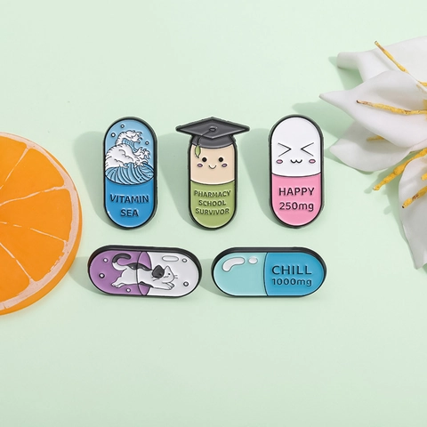 Broche Créative en Émail Pilule Capsule en Alliage Pharmacy School Survivor Happy Vitamin Sea Chill Badge Bijoux Cadeau