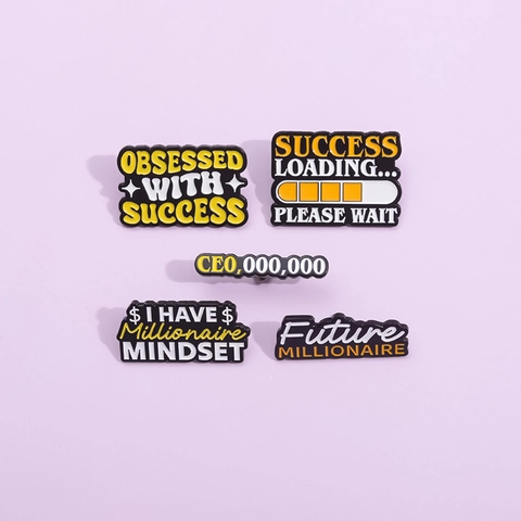 Spilla in Smalto Con Citazioni di Successo Motivazionali in Lega di Zinco Success Loading Future Millionaire per Abbigliamento