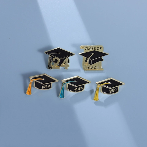 Abschluss-Saison Cartoon Doktorhut Emaille Brosche Zinklegierung Metall Abzeichen Für Klasse Von 2024 MPH MHA BSC Student Geschenk Anstecknadel