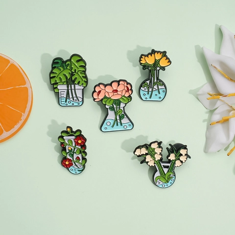 Cartoon Laboratory Plant Enamel Brooch Alloy Science Flask Beaker Flower Pin Creative Badge For Clothes Bag Decor Unisex