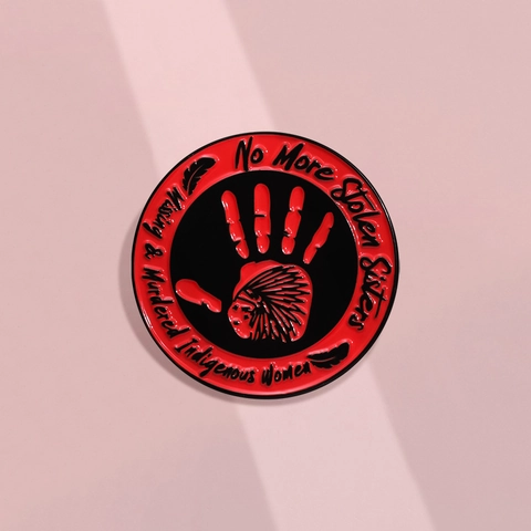 Runde Zinklegierung Emaille Brosche Pin Rot Handabdruck Indigenes Porträt MMIW Soziales Plädoyer Abzeichen Schmuck Geschenk