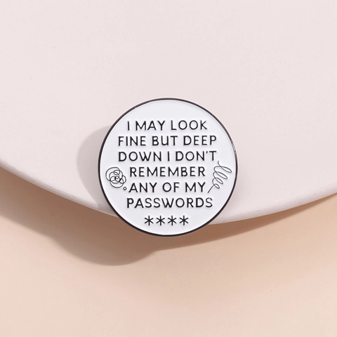 Αστεία I May Look Fine Deep Down I Don't Remember Passwords Στρογγυλή Καρφίτσα Σμάλτου Κράμα Ψευδαργύρου Καρφίτσα Πέτου Κοσμήματα