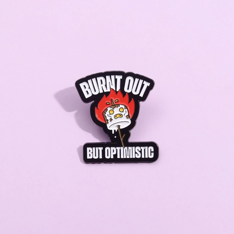 Spilla in Smalto Burnt Out But Optimistic Marshmallow Divertente Spilla a Fiamma Cartoon per Decorazione Abbigliamento Zaino Gioielli