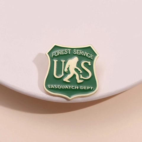 Broche en Émail de Bouclier Vintage en Alliage de Zinc Forest Service Sasquatch Dept Vert Forêt Or Insigne de Revers pour Amateurs de Plein Air
