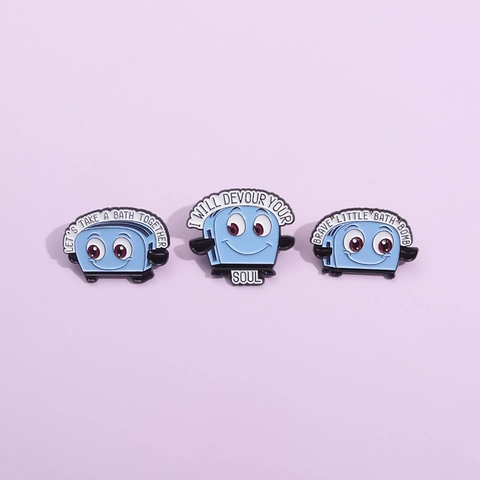 Broche Grille-pain en Émail Amusant Badge en Alliage Brave Little Bath Bomb Slogan Humour Noir Bijoux Cadeau Unisexe