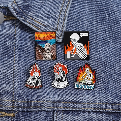 Divertido Broche de Esmalte de Esqueleto en Llamas Aleación de Zinc Calavera Cielo Estrellado Ansiedad Lunes Pin de Esmalte Joyería Gótica para Mujer Hombre