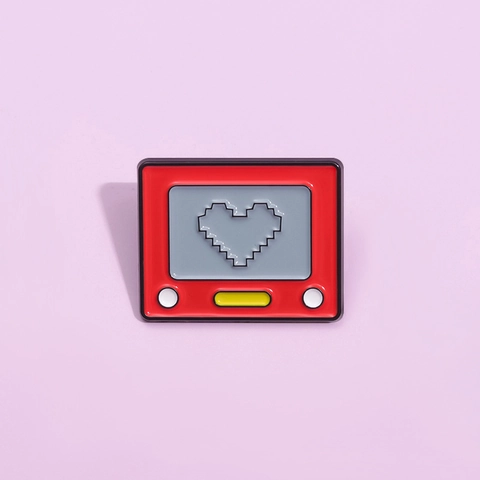 Lustige Retro-TV Pixel Herz Legierung Brosche Abzeichen Lackiert Metall Emaille Pin Für Kreative Kleidung Taschen Dekoration Mode Geschenk