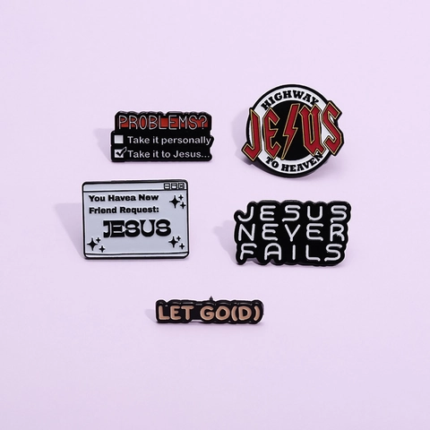 Broche en Émail Créative Humour Jésus Alliage Lettre Highway To Heaven pour Vêtements Sac à Dos Bijoux Cadeau Chrétien