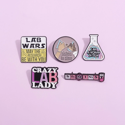 STEM Wetenschapslab Beker Emaille Pin Badge Set Voor Dames Woman In STEM Lab Wars Sisters In STEM Broche Sieraden Cadeau