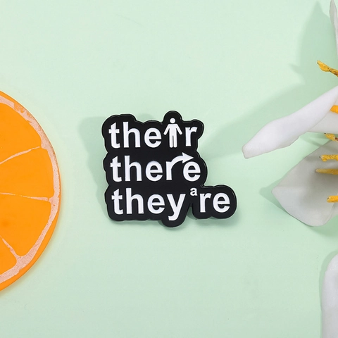 Leur Là Ils Sont Épingle en Émail de Grammaire Anglaise Broche Lettre Éducative Amusante Badge en Métal Pour Vêtements