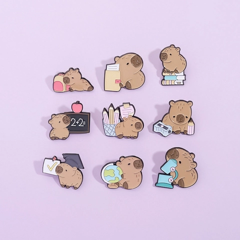 Broche en Émail de Capybara de Dessin Animé Mignon en Alliage Thème École Académique Série Biologie Badge pour Décoration de Vêtements et Sacs