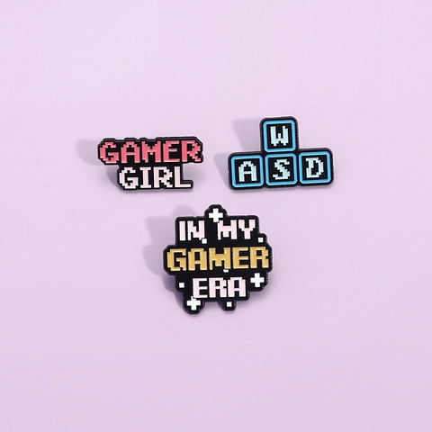 Set di Spille in Smalto Tema Gioco Pixel Art Gamer Girl WASD In My Gamer Era Distintivo in Lega per Vestiti Borsa Accessori