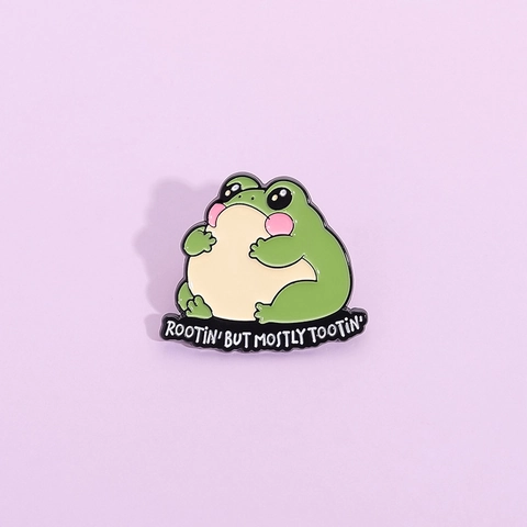 Broche Pin's Émail Grenouille Dessin Animé Drôle Avec Inscription Rootin But Mostly Tootin Badge Revers Laqué Alliage Vert