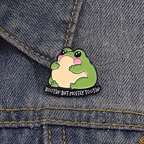 Broche Pin's Émail Grenouille Dessin Animé Drôle Avec Inscription Rootin But Mostly Tootin Badge Revers Laqué Alliage Vert