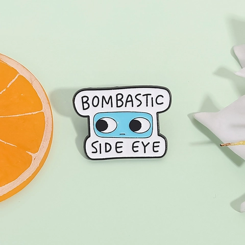 Bombastic Side Eye Emaille Pin Lustige Cartoon Blaue Augen Zinklegierung Brosche Abzeichen Für Kleidung Rucksack Zubehör