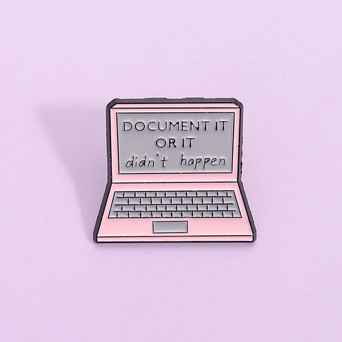Creativa Spilla in Lega di Smalto a Forma di Laptop Rosa Distintivo Computer Cartoon Con Citazioni Inglesi per Borse Vestiti