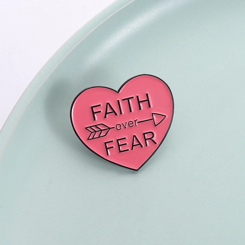 Faith Over Fear Heart Enamel Pin Pink Alloy Inspirational Quote Brooch For Bags Clothing Accessories Badge Jewelry Gift