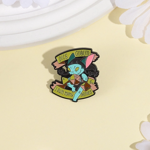 Pin de Esmalte Dice Goblin Creativo Personaje Dibujos Animados Broche de Aleación de Zinc Eslogan Divertido Accesorio Juego de Mesa